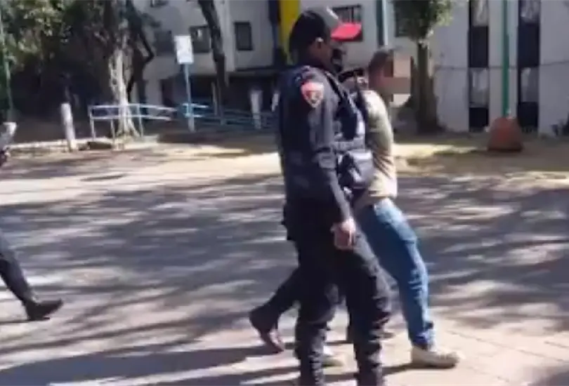 #LordBanqueta Detienen a sujeto que golpe&oacute; a mujer y a adulto mayor 