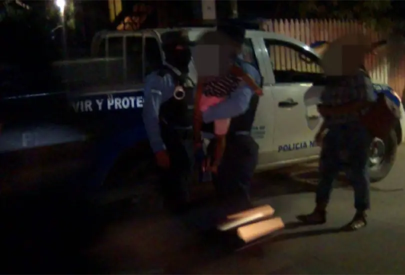 Mujer amenaza con matar a sus hijos si su pareja no regresa con ella Mujer amenaza con matar a sus hijos si su pareja no regresa con ella
