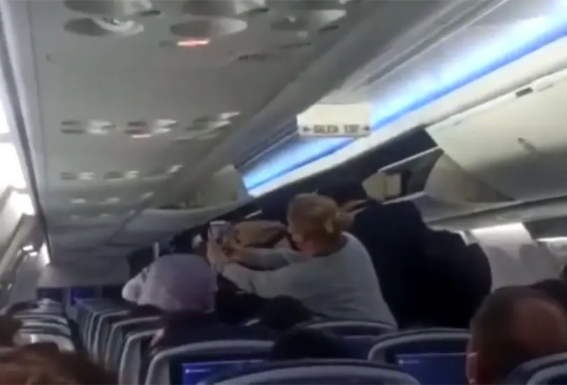 Insultan a López Obrador en vuelo comercial de regreso a la CDMX Insultan a López Obrador en vuelo comercial de regreso a la CDMX
