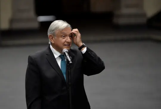 Reaparece AMLO en jardines de Palacio Nacional