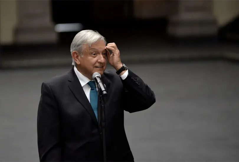 Reaparece AMLO en jardines de Palacio Nacional