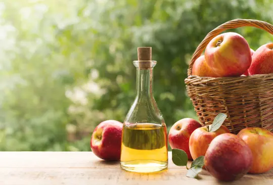 ¿Qué beneficios tiene el consumo de vinagre de manzana?