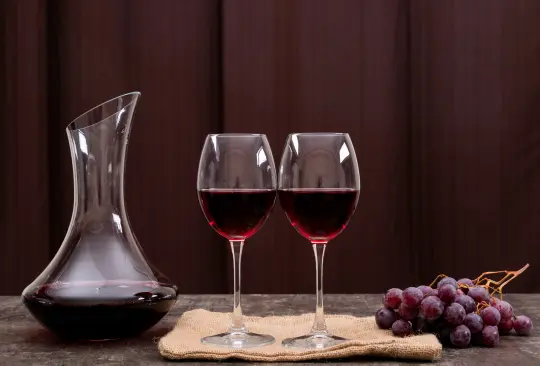 Retrasar el envejecimiento y prevenir la demencia entre los beneficios del vino tinto