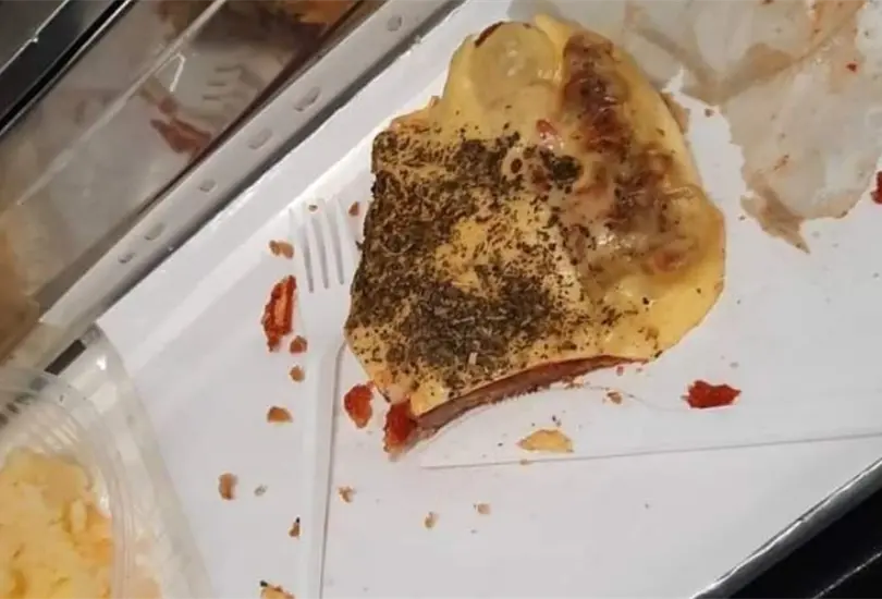 Reclutadora usa CV de mantel a la hora de comer y desata pol&eacute;mica 