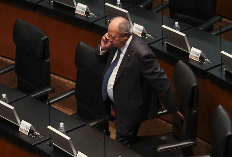 Romero Deschamps renunci&oacute; a Pemex; era inmoral, asegura AMLO 