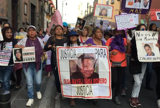 Congreso de Puebla denuncia a mujeres por pintas en su edificio