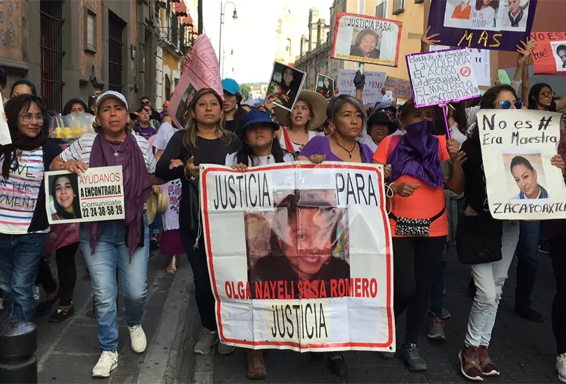 Congreso de Puebla denuncia a mujeres por pintas en su edificio Congreso de Puebla denuncia a mujeres por pintas en su edificio
