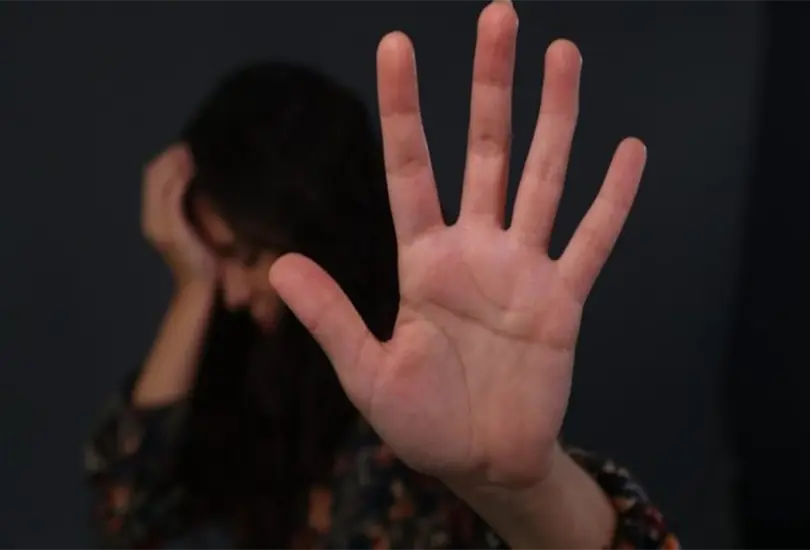 V&iacute;ctima de violencia dom&eacute;stica roc&iacute;a alcohol y prende fuego a su pareja