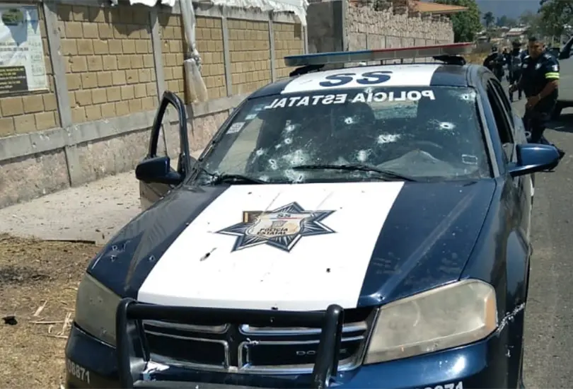 Sicarios emboscan a policías en el Edomex, hay al menos 13 muertos Sicarios emboscan a policías en el Edomex, hay al menos 13 muertos