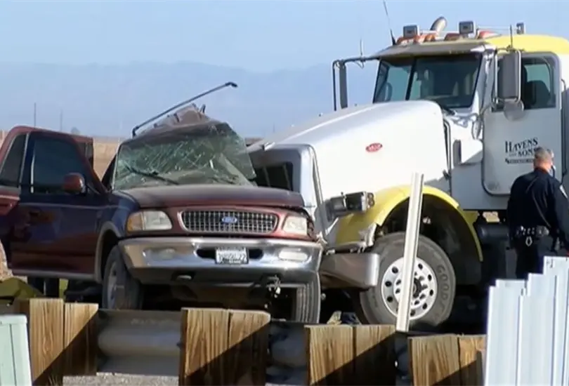 Fallecen una decena de mexicanos durante choque en California