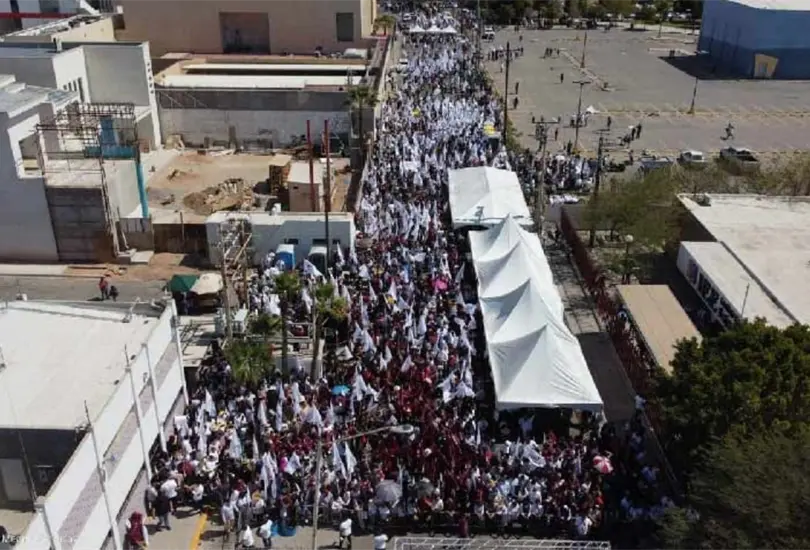 Candidata de Morena en BC realiza mitin multitudinario pese a pandemia Candidata de Morena en BC realiza mitin multitudinario pese a pandemia