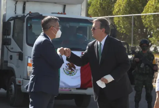 Ebrard presenta el primer lote de vacunas CanSino envasadas en México Ebrard presenta el primer lote de vacunas CanSino envasadas en México