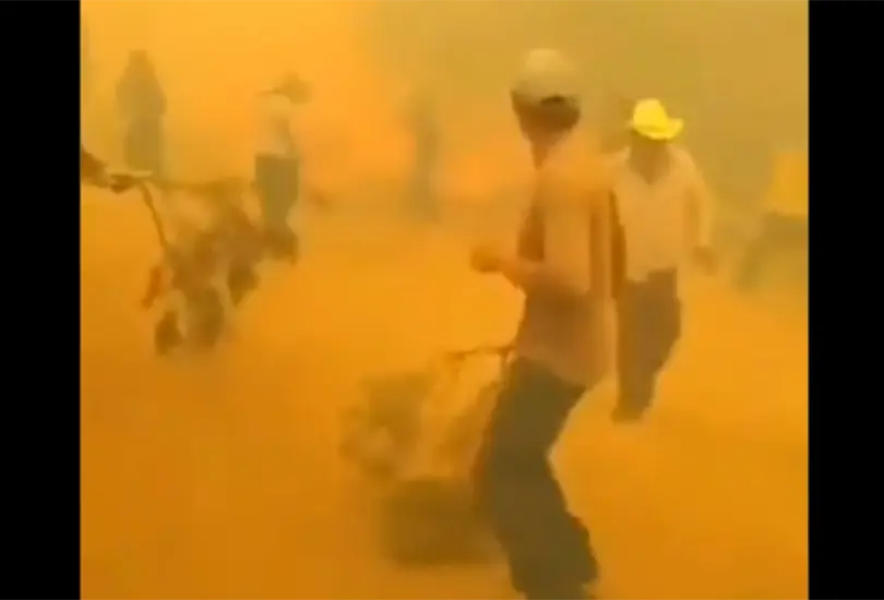 Pobladores combaten incendio forestal fuera de control en Nuevo Le&oacute;n