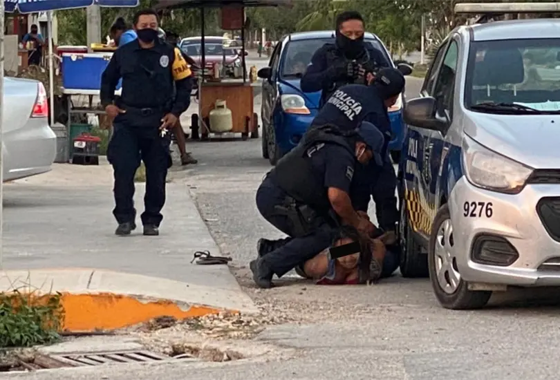 Polic&iacute;as de Tulum someten y asfixian a mujer durante un operativo 