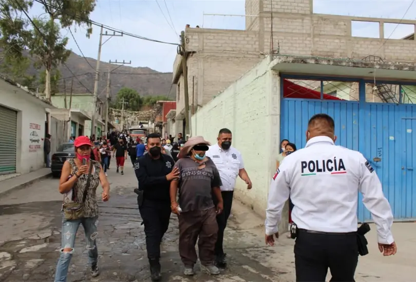 A cambio de INE, líderes del PRI daban despensas y láminas; fueron arrestados A cambio de INE, líderes del PRI daban despensas y láminas; fueron arrestados