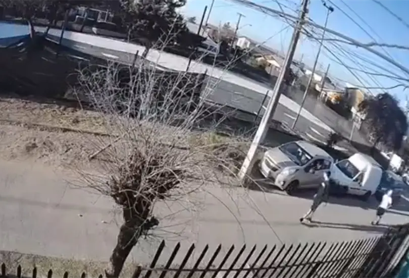 Madre reconoce a su hijo en video de asalto y lo entrega a la policía Madre reconoce a su hijo en video de asalto y lo entrega a la policía