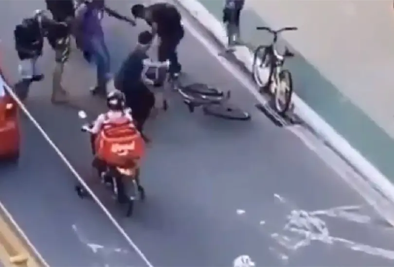 Conductor atropella a ladr&oacute;n que le hab&iacute;a robado celular a su novia