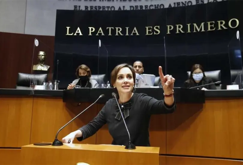Entregan petici&oacute;n para solicitar el desafuero de la senadora Lilly T&eacute;llez