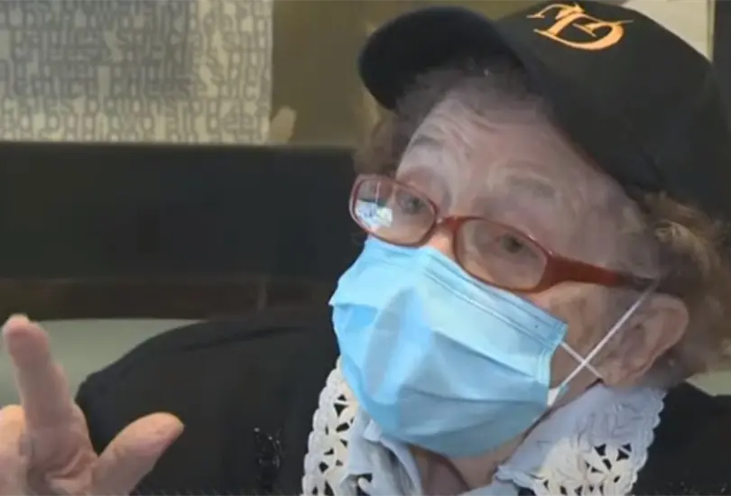 Abuelita cumple 100 a&ntilde;os; lleva 27 trabajando en McDonalds y no planea jubilarse