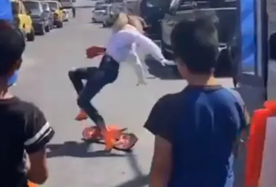 #VIDEO Mariana Rodríguez cae de una patineta en campaña de Samuel García