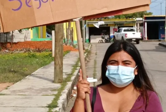 Astrid marchó sola en un municipio de Veracruz; exigió justicia por las que ya no están