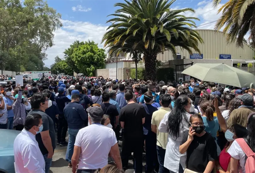 Niegan vacuna anticovid a m&eacute;dicos del sector privado en m&oacute;dulos de la CDMX
