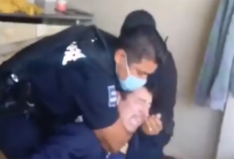 ¡Me va a matar!, clama hombre víctima de abuso policiaco en Tijuana ¡Me va a matar!, clama hombre víctima de abuso policiaco en Tijuana