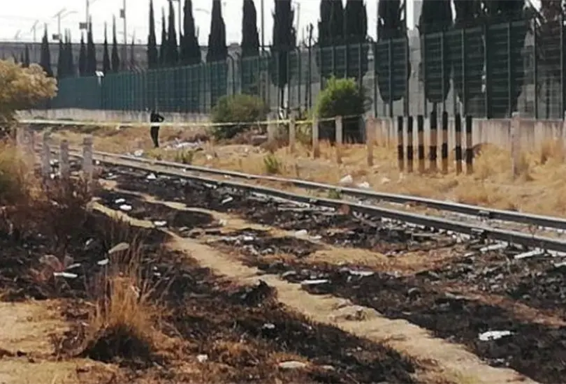 Beb&eacute; golpeado y calcinado es localizado cerca de v&iacute;as del tren en Puebla 
