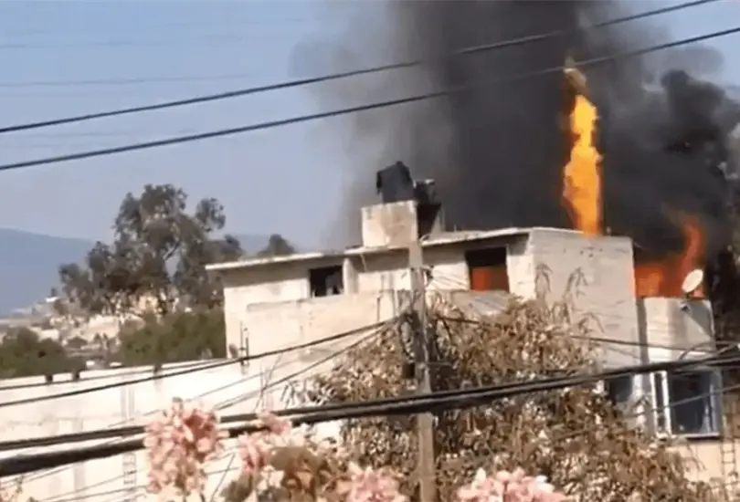 Familia ocasiona incendio al preparar carnitas en Edomex