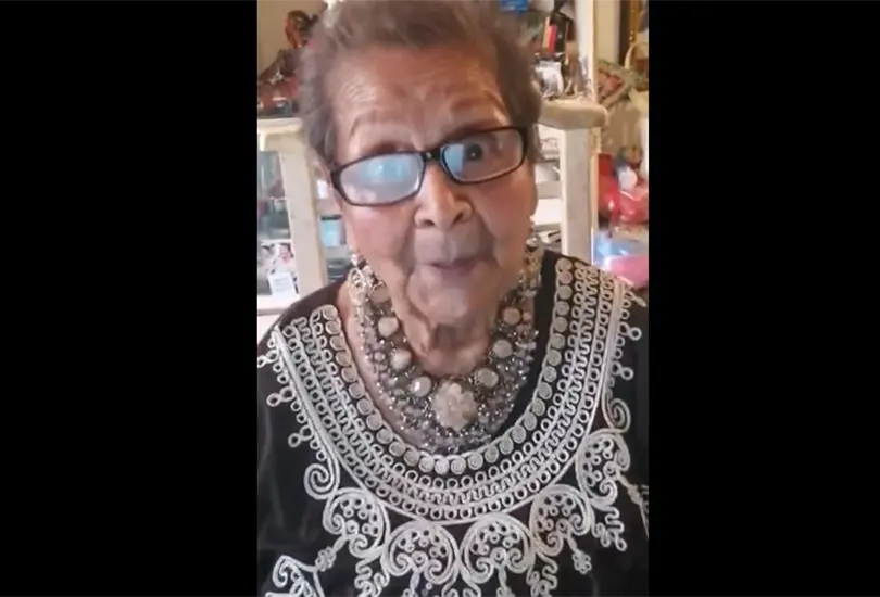 Abuelita dedica poema a vacuna contra el COVID-19, ¡Vamos a vivir!, dijo Abuelita dedica poema a vacuna contra el COVID-19, ¡Vamos a vivir!, dijo