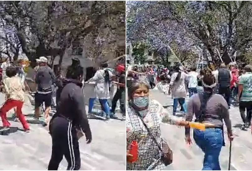 Feministas instalan bazar en Bellas Artes y son agredidas por comerciantes Feministas instalan bazar en Bellas Artes y son agredidas por comerciantes