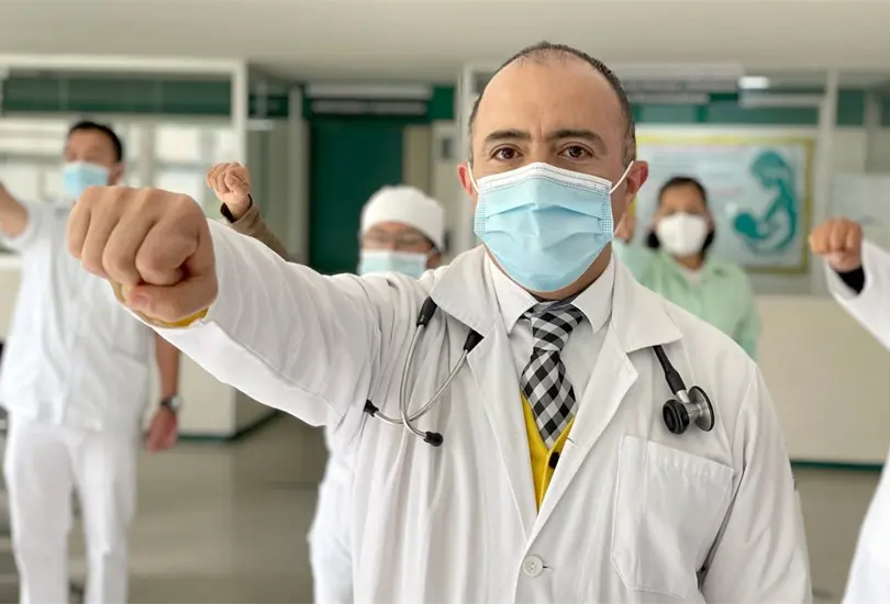 Rogelio, el doctor que estuvo intubado por COVID-19 y volvi&oacute; para salvar vidas