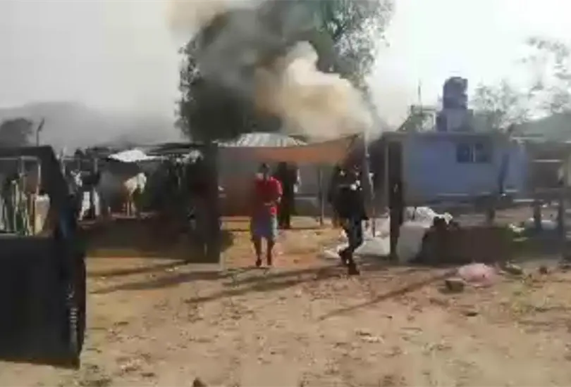 Vecinos queman casa de presunto feminicida de una joven de 16 años en Hidalgo Vecinos queman casa de presunto feminicida de una joven de 16 años en Hidalgo