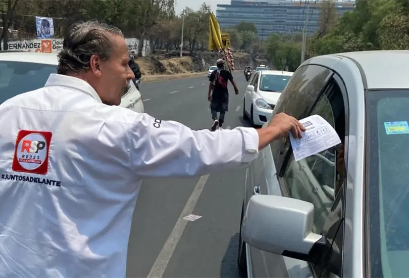 Alfredo Adame se la mienta a automovilista en acto de campaña Alfredo Adame se la mienta a automovilista en acto de campaña
