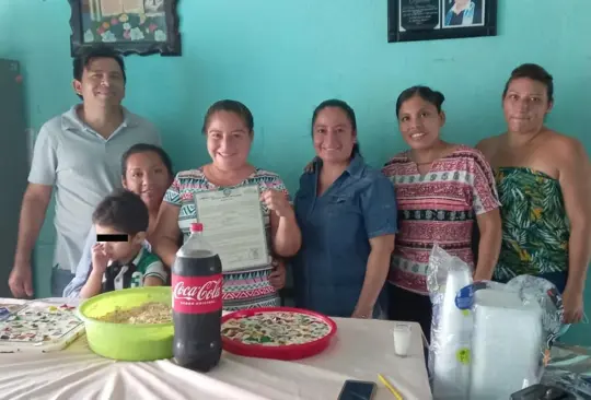 Mujer organiza pachanga familiar para celebrar su divorcio