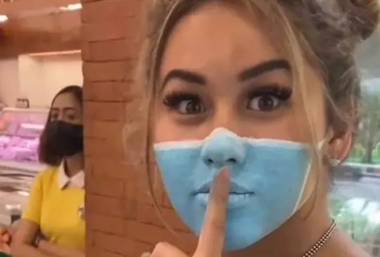 Influencer evade seguridad y se pinta la boca para no usar cubrebocas Influencer evade seguridad y se pinta la boca para no usar cubrebocas