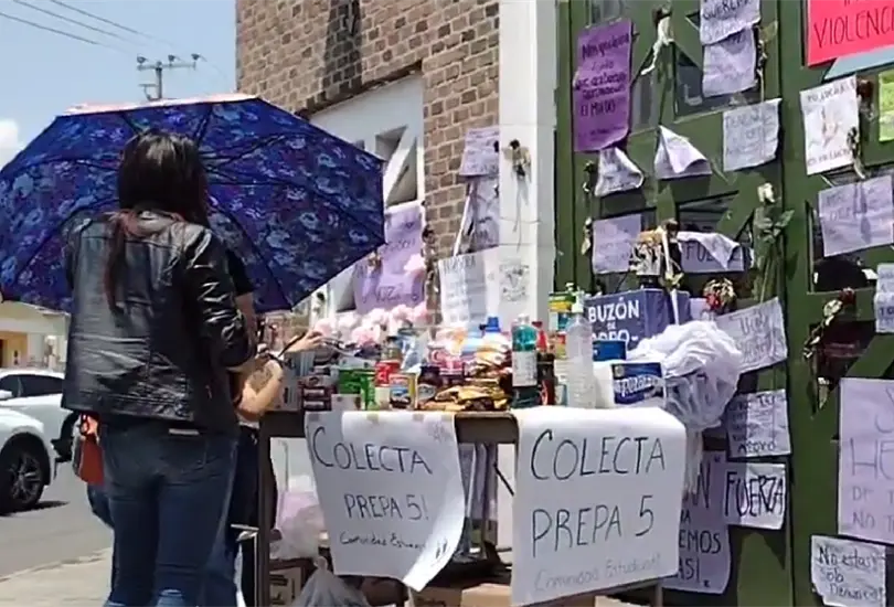 Estudiantes organizan colecta para maestra de la UAEMex agredida Estudiantes organizan colecta para maestra de la UAEMex agredida