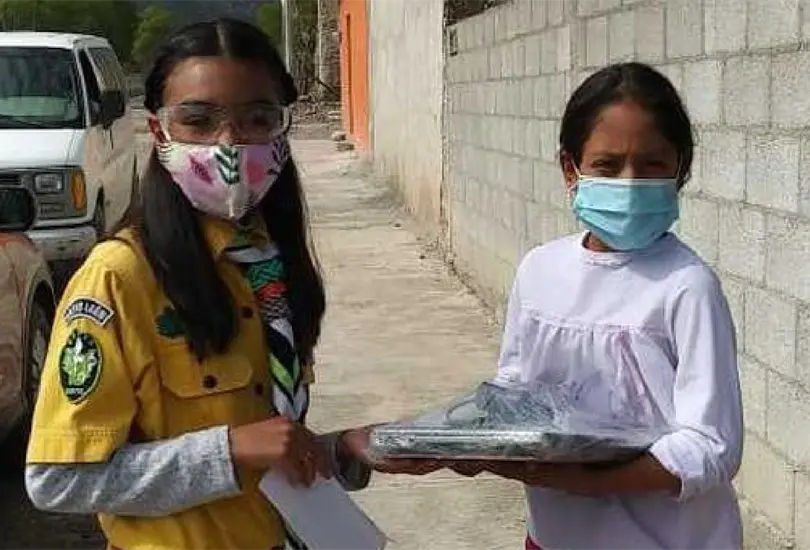 Niña de 11 años recolecta celulares y tablets para que niños no abandonen la escuela Niña de 11 años recolecta celulares y tablets para que niños no abandonen la escuela