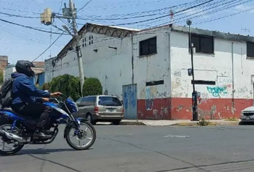 Hallan cuerpo de una mujer en una cisterna en Iztapalapa; indagan homicidio