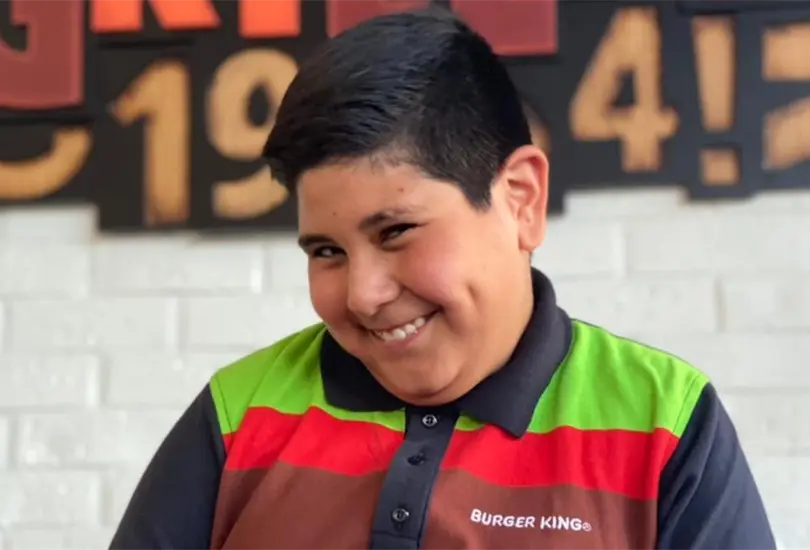 Niño del Oxxo es presentado como embajador de la cadena Burger King Niño del Oxxo es presentado como embajador de la cadena Burger King