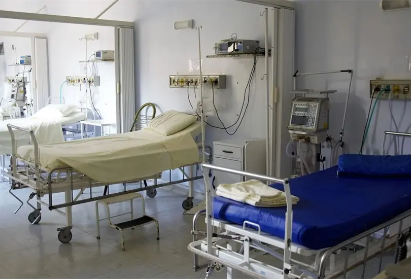 Detienen a empleado acusado de violar a abuelita intubada en hospital