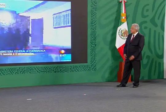 AMLO exhibe montaje armado por Televisa durante programa de Loret