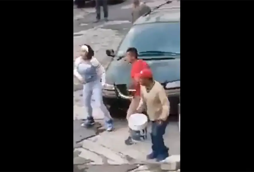 Le pegó a mi vieja, disputa familiar acaba con enfrentamiento a machetazos Le pegó a mi vieja, disputa familiar acaba con enfrentamiento a machetazos