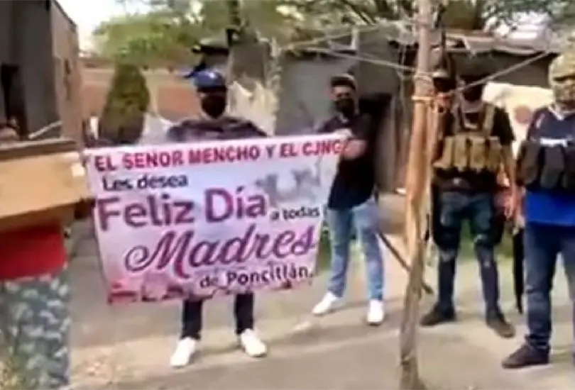 Por D&iacute;a de las Madres, CJNG entrega regalos en Jalisco