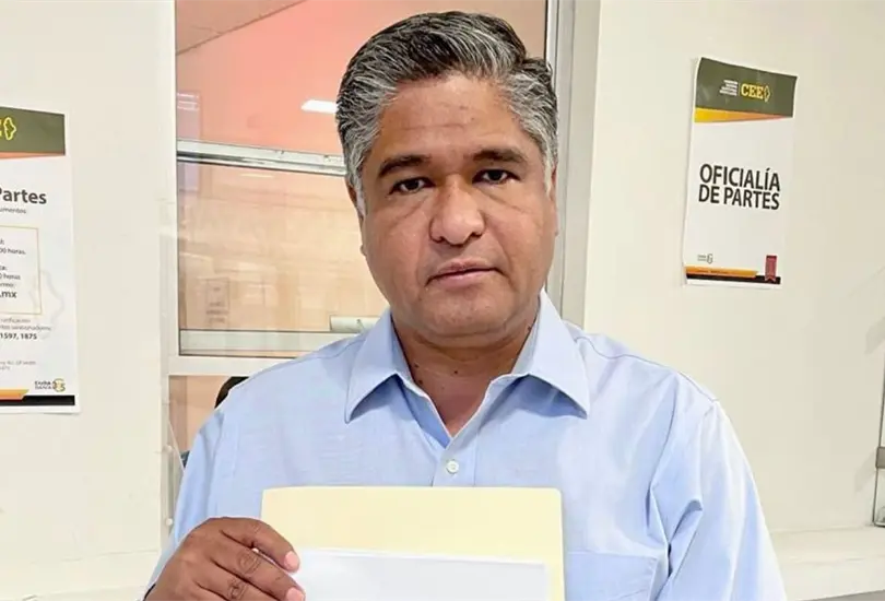 V&iacute;ctor Fuentes se baja de la contienda y deja a Morena sin candidato en Monterrey