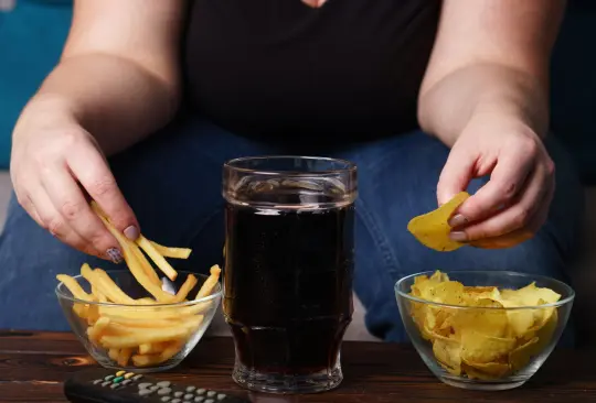 6 malos hábitos alimenticios que empeoraron con la pandemia 6 malos hábitos alimenticios que empeoraron con la pandemia