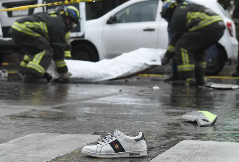 Motociclista atropella a hombre en situaci&oacute;n de calle, ambos murieron
