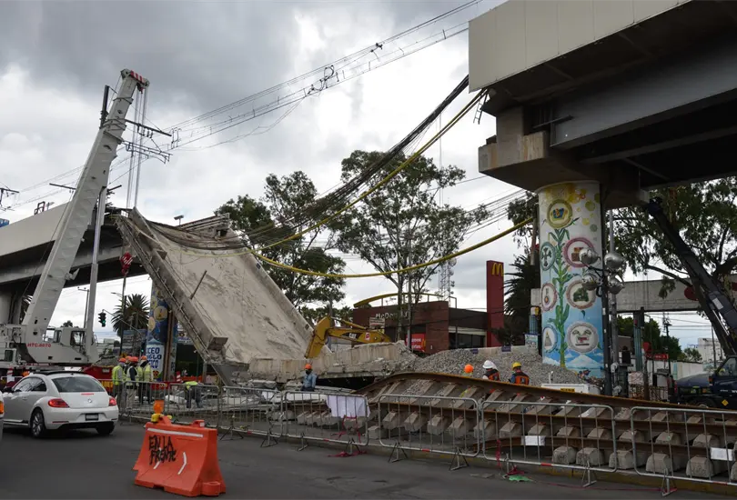AMLO pide perd&oacute;n a las v&iacute;ctimas de la tragedia de la L&iacute;nea 12