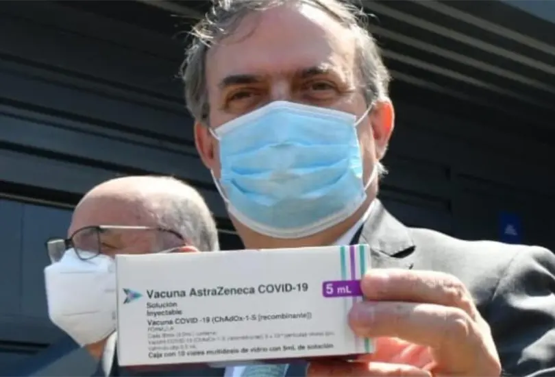 Vacunas de AstraZeneca envasadas en M&eacute;xico est&aacute;n casi listas, anuncia Ebrard