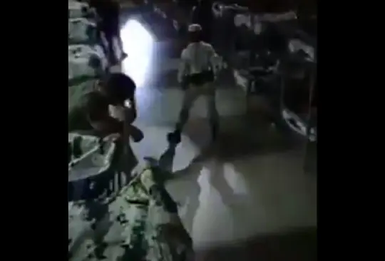 Exhiben a elemento de la Guardia Nacional bailando en una pasarela al interior de cuarteles